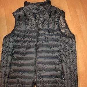 Tumi vest